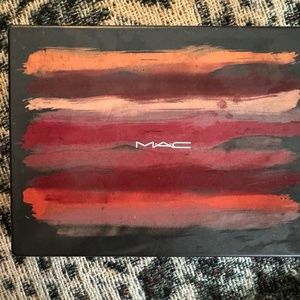 Mac 12 shadow eye shadow palette